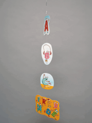 mobile-pod-gmbh_437722_loewe_abc-freunde_slide_ Mobiles pod 437722 Loewe ABC-FREUNDE